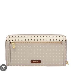 Fossil Gray and White Hearts Wristlet Clutch